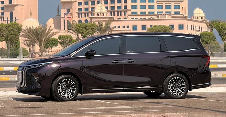 Luxury Forthing V9 Limo Rental Abu dhabi